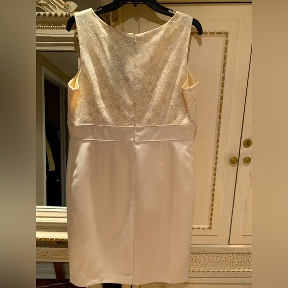 Brand new Jone New York dress in cream color with silver threads . Size : 14 - Picture 2 of 16